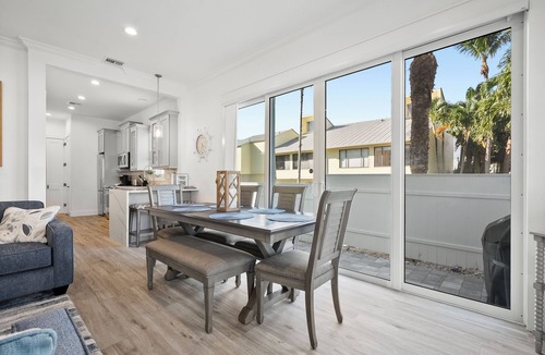 Stuart House | Upscale 3 Bedroom with Great Location
