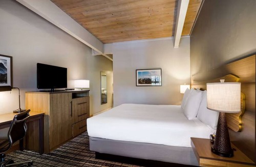 Glenwood Springs Hotel | Upscale Colorado Escape w/Heated Pool | Spa Access | Free Breakfast