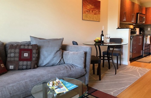 Colwood Condo | Upscale Condo Close to Golf, Beach and RRU