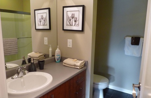 Colwood Condo | Upscale Condo Close to Golf, Beach and RRU