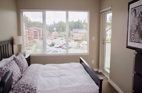 Colwood Condo | Upscale Condo Close to Golf, Beach and RRU