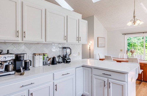 Cuyahoga Falls House | Upscale Home near Blossom, CVNP, Ski Resorts