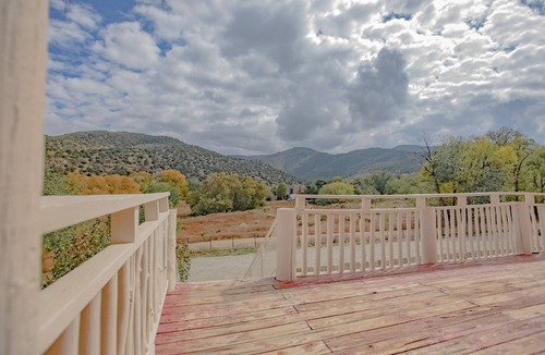 Taos Apartment | Upstairs King Room w/shared balcony - 5