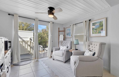 Rural Estates Apartment | Upstairs Studio Apartment with Pickleball Court on 5-Acre Estate
