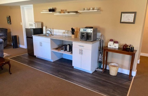 Castlegar Apartment | Uptown Mountainview Suite