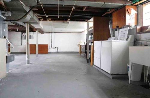 Cleveland House | First Floor Room 8 min from Cle Airport Quiet Street All you need