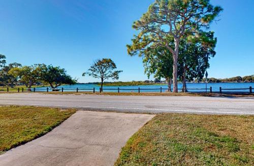 Lake Worth House | Lake Views! Florida Family Retreat 4 Mi to Beach