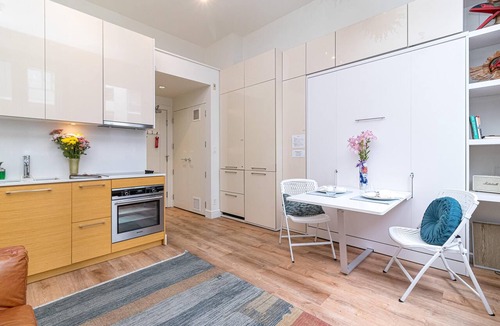 Almont Apartment | Chic Heritage Studio in Downtown Victoria