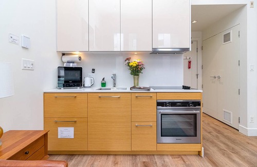 Almont Apartment | Chic Heritage Studio in Downtown Victoria