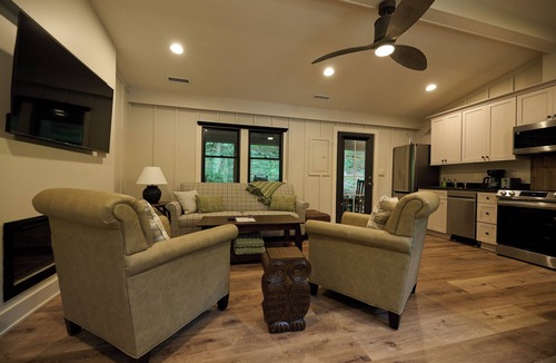 Cuyahoga Falls Cabin | Valley Overlook, heart of Cuyahoga Valley National Park - Cabin for 4