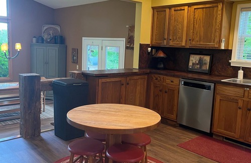 Perrysville Cottage | VALLEY VIEW COTTAGE Secluded Mohican Area, Treehouse, Pizza Oven, Pond