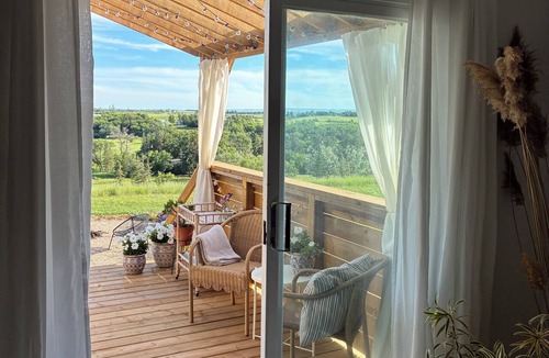 Moose Jaw House | Valley View & Sauna Retreat