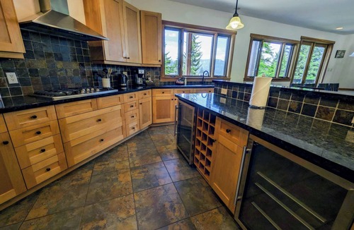 Golden Ski Chalet | Valleyview Chalet: 5-bedroom luxury mountain home