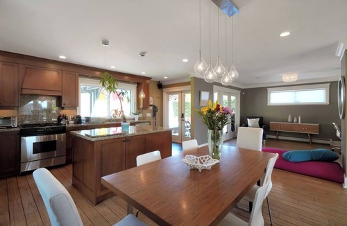 Ambleside House | Vancouver Rental Home, Family house with hot tub
