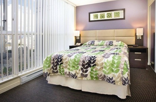 Downtown Vancouver Resort | Vancouver | Urban Group Retreat | Walkable + Sauna | 2BR