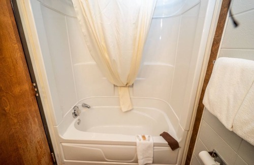 Vegreville Hotel | Vegreville Garden Inn