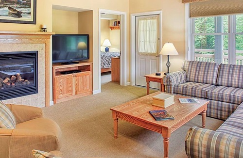 Fletcher Resort | Vermont Mountain Escape Near Skiing with Spacious 2BR Deluxe Retreat