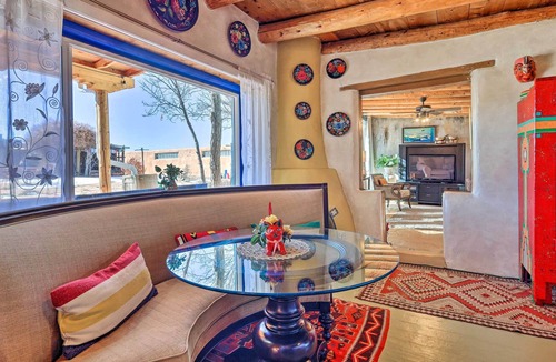 Arroyo Hondo House | Vibrant 'Casa Coyote' Near John Dunn Bridge!