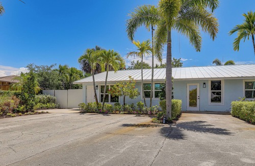 Juno Beach House | Vibrant North Palm Beach Home ~ 2 Mi to Beach!