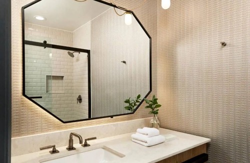 Downtown Denver Hotel | Vibrant Urban Retreat with Nightly Wine Hour | 1 Queen Bed Near Larimer Square