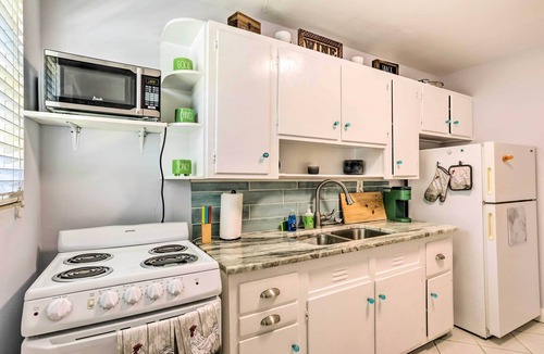 Grandview Heights House | Vibrant West Palm Beach Home < 2 Mi to Beach!