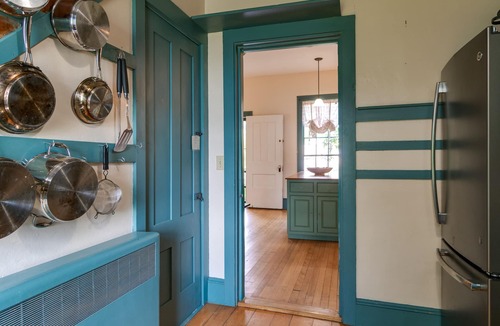 Damariscotta House | Victorian w/Lawn & Beautiful Water Views! Special rates 8/15 -8/22 & 8/28 - 9/3