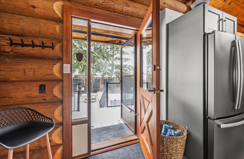 Vernon Apartment | View Point Lodge - View, Hot Tub, Sauna, Cold Plunge