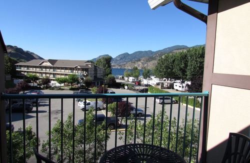 Okanagan-Similkameen Condo | View/Walk to sandy Skaha Lake beach + rest at Christie Memorial Provincial Park