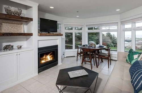 York Beach House | ViewPoint - 1BR Garden Suite 108