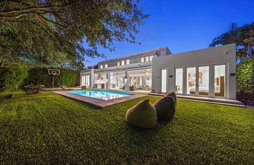 Miramar Villa | Villa Amani-Modern 7BR Villa w/Basketball Court & Gym