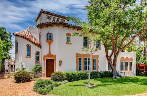 Southside House | Villa Blanca - Lush Serenity in a Classic Mediterranean Revival Villa