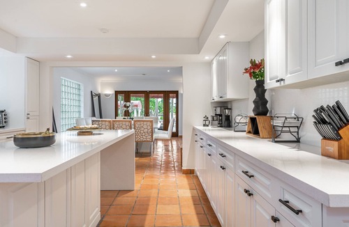 Hollywood Lakes Villa | Villa Capri, Waterfront, pool & Tennis Court, 30 day min