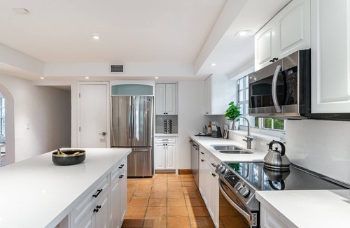Hollywood Lakes Villa | Villa Capri, Waterfront, pool & Tennis Court, 30 day min