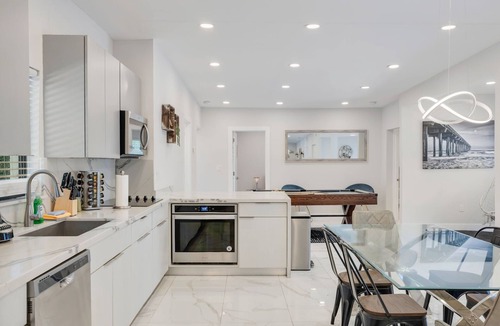 North Miami Beach House | Villa Congo | 5 BR | Pool | Terrace TV | Fire Pit