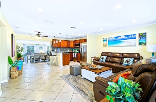 Palm Beach Gardens House | VILLA TROPICANA | FREE HEATED POOL | BEACHES | PGA | WATERPARK | ROGER DEAN