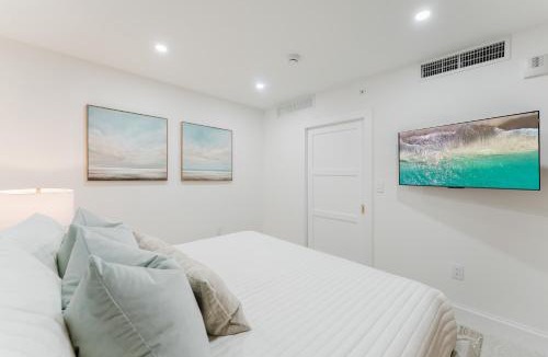 Boca Raton Apartment | Villa Verde - Boca Pool & Beach Walk