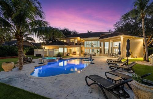 Parkland House | Villa wpool games BBQ