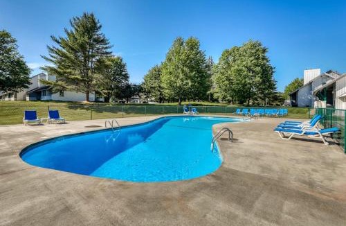 Stowe Area Apartment | Village Green Unit 8F