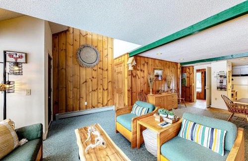 Stowe Area Apartment | Village Green Unit 8F