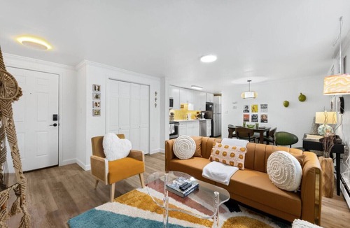 Englewood Apartment | Vintage Boho Retreat | 1BR