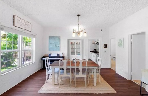 Parrot Cove Cottage | Vintage Coastal Cottage 7bed/3bath