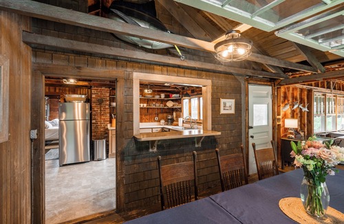 North Hampton Cottage | Vintage cottage that sleeps 8 in amazing North Hampton Beach location with Wifi