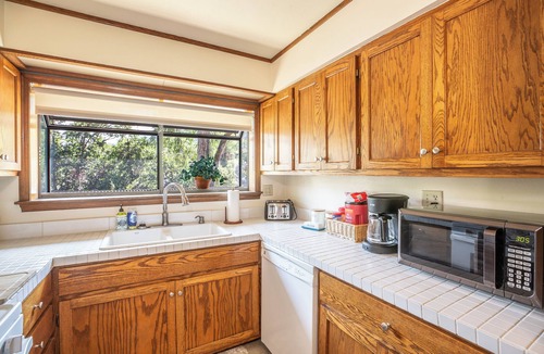 Glenwood Springs House | Vintage Style Home, Huge Yard w/Fire pit, Walking Distance to Downtown, Pets OK