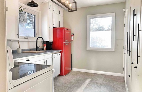 Saskatoon House | VIP YXE - Broadway | Four Bedroom Whole Home