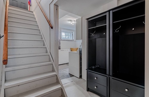 Saskatoon House | VIP YXE - Broadway |Three Bedroom Main Floor Suite