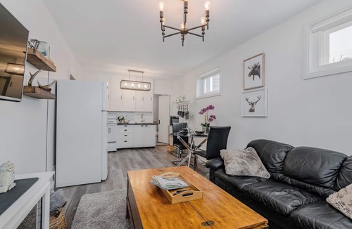 Saskatoon House | VIP YXE - Suite Spot off Broadway