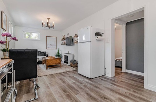 Saskatoon House | VIP YXE - Suite Spot off Broadway