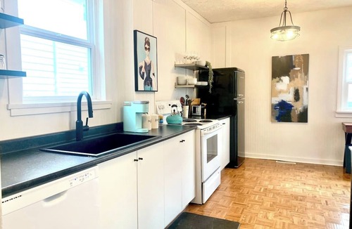 Saskatoon Downtown House | VIP YXE - University | Three Bedroom Whole Home