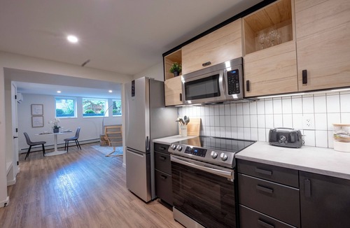 Saskatoon Downtown House | VIP YXE - Varsity View | Two bedroom Suite Near RUH