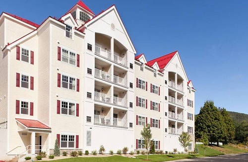 Lincoln Condo | Visit the beautiful Northeast scenery in this Studio Apt with resort amenities